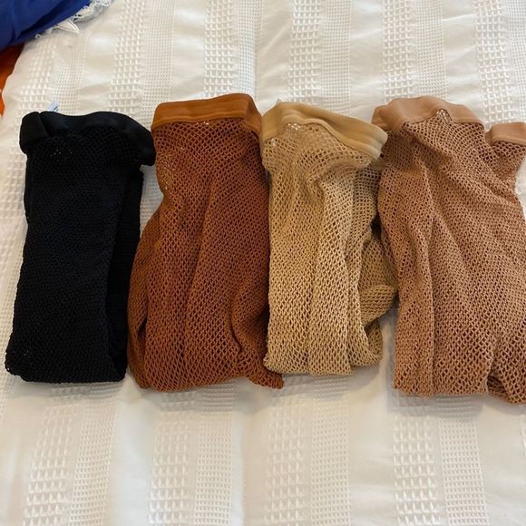 Capezio Adult Professional Seamless Fishnet Tights Sz S/M -  4 pair - Picture 2 of 4